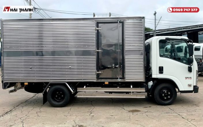 Mẫu xe tải thùng kín 1 cửa hông Isuzu QKR 210